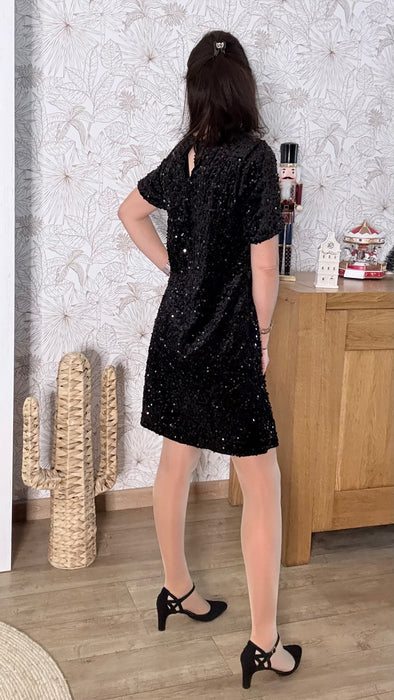 Robe noire à sequins