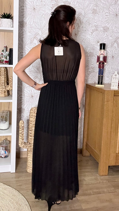 Robe longue noire plissée