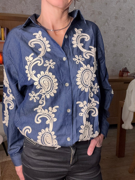 Chemise bleue brodée