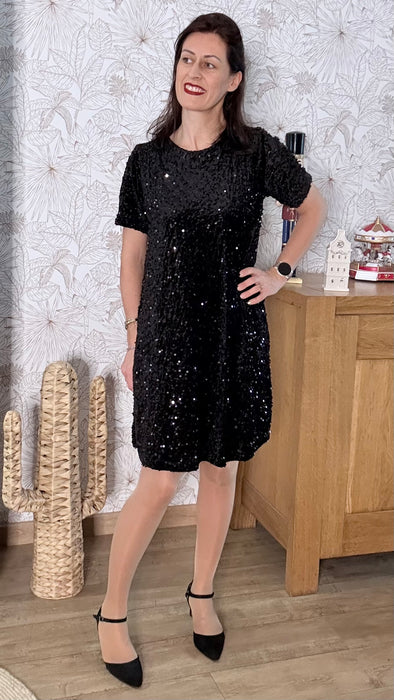 Robe noire à sequins