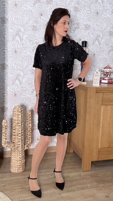 Robe noire à sequins